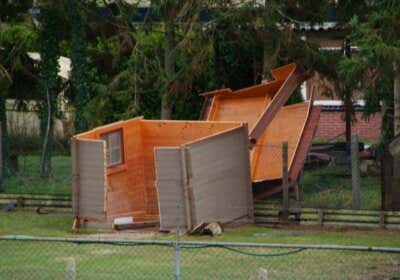 Sturmsicher: Schützen Sie Ihr Gartenhaus gegen Sturmschäden!
